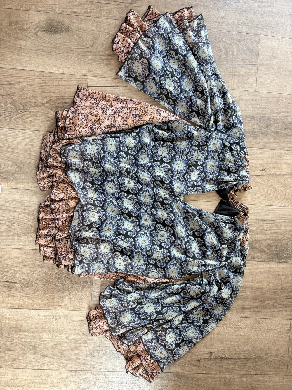 Boho Floral free people top: size XS ( over sized fit )